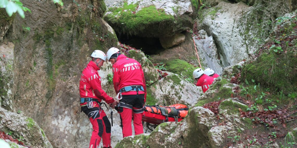 Zi de foc pentru salvamontiştii din întreagă ţară / 39 de persoane salvate şi un caz de deces