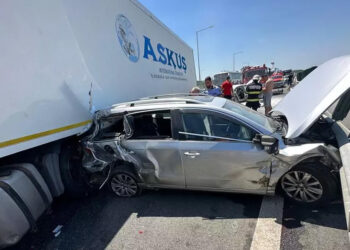 Accident violent pe Autostrada Vestului / Un TIR  scăpat de sub control a spulberat patru mașini / 11 persoane implicate, patru victime rănite, dintre care un minor