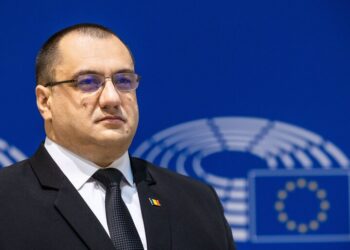 Fost preot din Episcopia Română Unită cu Roma, Greco-Catolică, de Oradea pe listele pentru prezidenţiale