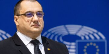 Fost preot din Episcopia Română Unită cu Roma, Greco-Catolică, de Oradea pe listele pentru prezidenţiale