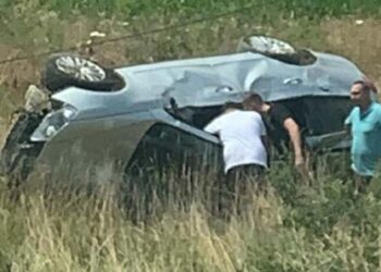 Doi oameni la spital după accidentul de la ieșirea din Inand