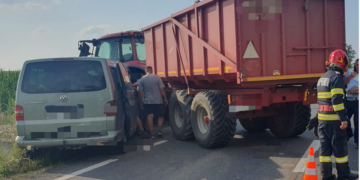 8 oameni implicați într-un accident între un microbus și un tractor pe DN 19. Trei sunt la spital