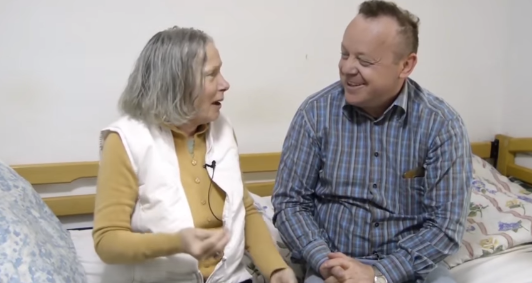 Povești de viață de la Dumbrava. Soprana care s-a întors din Los Angeles și a pierdut tot. Și amintirile…