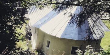 Jale. Au dărâmat biserica din Remeți,. Octavian Blaga: Mi-e jale să pun fotografiile demolării.E anul 2023, într-un sat de români. Români (un fel de români) au fost cei care au trimis-o în lumea cealaltă