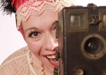 GALERIE. Un artist și un IT-ist din Danemarca vor să transforme o casă abandonată din Tomnatic în casa lor de vacanță și în studio foto