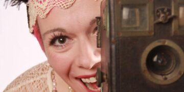 GALERIE. Un artist și un IT-ist din Danemarca vor să transforme o casă abandonată din Tomnatic în casa lor de vacanță și în studio foto