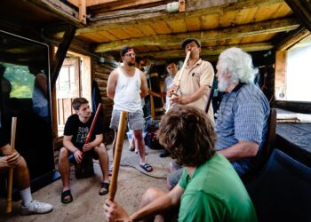 GALERIE. Poveste,  pasiune și o conexiune unică cu arta și mestesugul fauririi și suflatul de caval, în tabăra de la Căbești