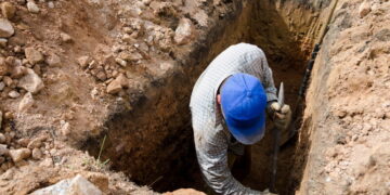 Cadavrele unui avorton și a unui nou-născut, aflate în cuții termoizolante, descoperite într-un cimitir din Bihor