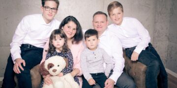 GALERIE. O mamă a patru copii, greu încercați, are nevoie de sprijin. Organismul lui Dacian Racz a cedat în doar două luni