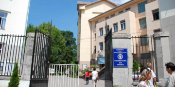 Mai mulți tineri vor să devină studenți la U Oradea. Până azi, 3000 de dosare pentru admiterea la studiile de licență