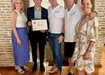 GALERIE. Beiușeanul  Ionică Bizău a primit distincția Paul Harris Fellow. Președintele SUA Jimmy Carter, Simona Hallep, astronautul  James Lovell au acceași distincție