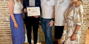 GALERIE. Beiușeanul Ionică Bizău a primit distincția Paul Harris Fellow. Președintele SUA Jimmy Carter, Simona Hallep, astronautul James Lovell au acceași distincție