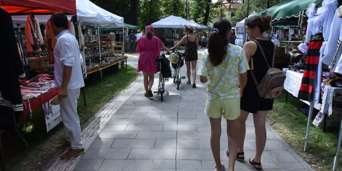 GALERIE. Ce poți găsi la cea de-a XXX-a ediție a „Târgul meșterilor populari„