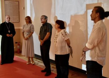 GALERIE. Episcopul Virgil Bercea, mărturisire impresionantă despre mama sa Lucreția: „A dorit să meargă în mormânt cu ia cusută de ea…”