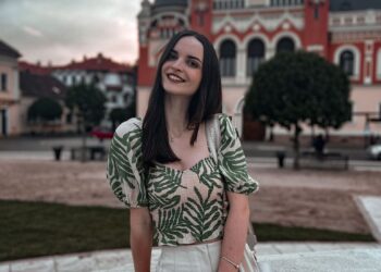 Oana Tanchiș, absolventa de 10 a Facultății de Informatică și Științe, specializarea matematică, se alătură echipei de voluntari de la Matematică de 10