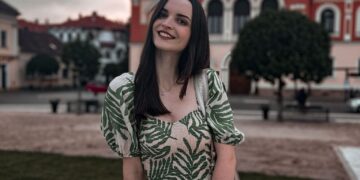 Oana Tanchiș, absolventa de 10 a Facultății de Informatică și Științe, specializarea matematică, se alătură echipei de voluntari de la Matematică de 10