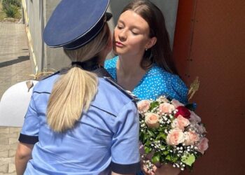Surprinsă de Poliție, de ziua ei. Andra are 14 ani și vrea să îmbrace uniforma