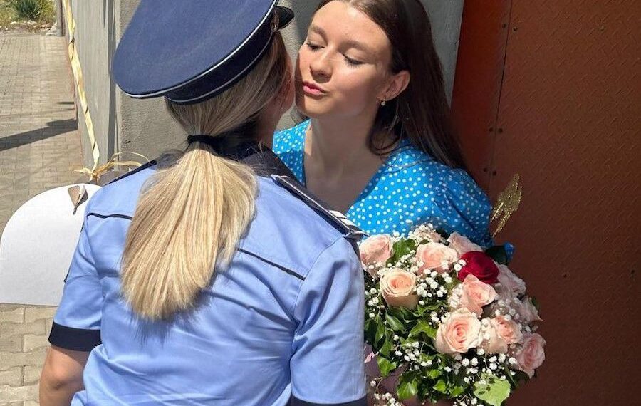 Surprinsă de Poliție, de ziua ei. Andra are 14 ani și vrea să îmbrace uniforma