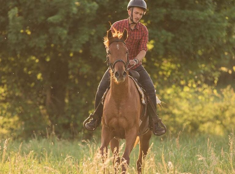 Povestea tragică a tânărului care a murit încarcerat în balotiera din Săcădat. Luase un cred pentru a cumpăra utilajele care i-au adus sfârșitul