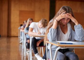 12 pe un loc la titularizare, la examenul de azi. Patru ore a durat proba scrisă. Cele mai căutate posturi