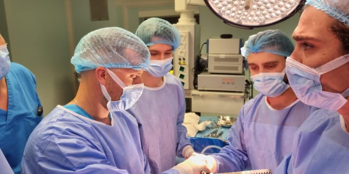 Două familii din Oradea au transformat durere lor într-un alt început pentru alți pacienți a căror unică șansă este un transplant