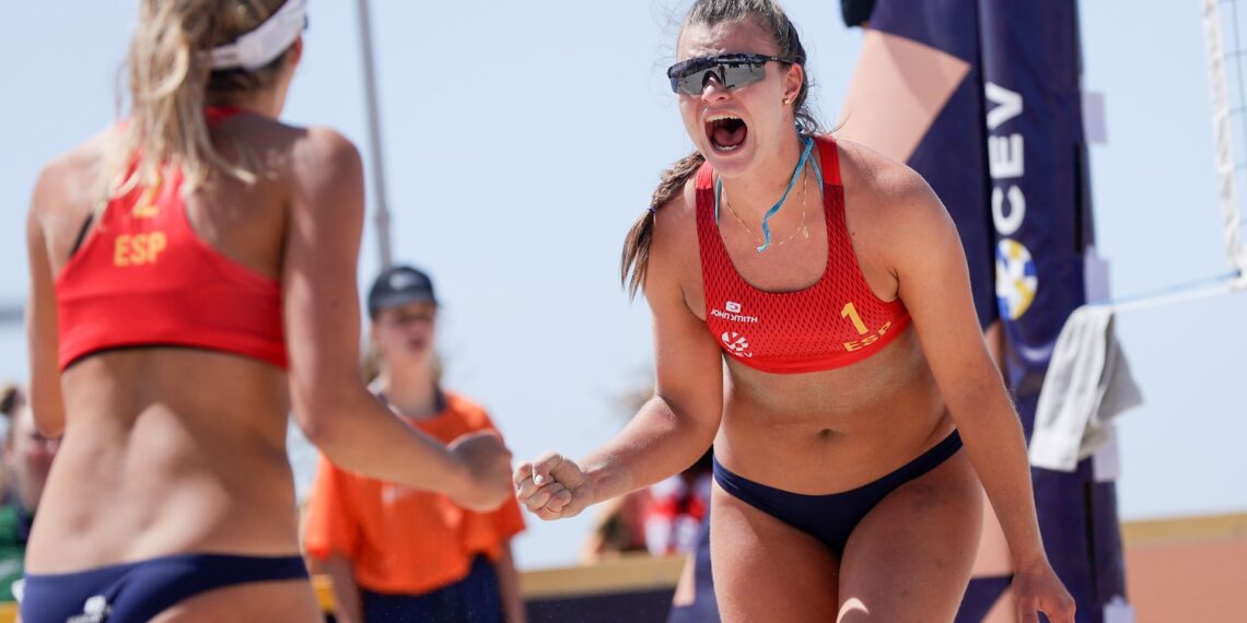 Inedit. Volei sub balconul Teatrului de Stat. Începe Oradea Beachvolley Tournament