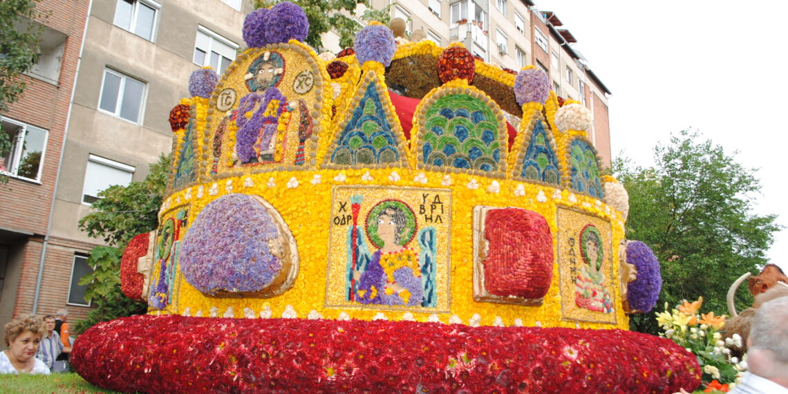 Vin carele cu 3 milioane de flori! Carul de flori comun al Oradiei și Debrecenului marchează una dintre cele mai importante descoperiri ale Europei