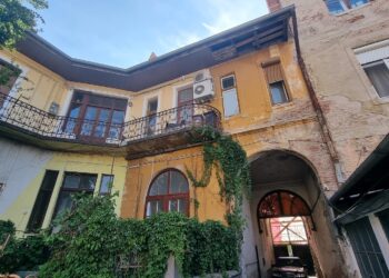 Două dintre cele mai impunătoare clădiri din Oradea își vor recăpăta strălucirea cu aproape 3 milioane lei . Printre ultimele nereabilitate din centru