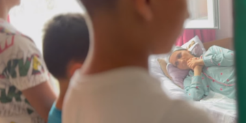 GALERIE. Ștei-orașul faptelor bune. Casă pentru mama bolnavă de cancer cu 7 copii și soțul nevăzător a căror cămin a ars