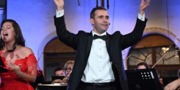 INTERVIU Andrei Tudor, compozitorul care colaborează cu Andreea Bocelli, Edvin Marton, Goran Bregovici,Pink și care a creat o marcă pentru Oradea ca urmare a prieteniei cu PS Episcopul Virgil Bercea