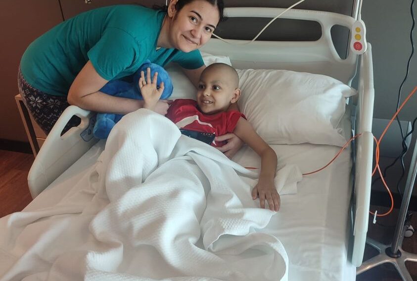 În țară nu a avut nici o șansă.Rareș a învins cancerul! „Cu disperare am apelat la Asociația Noel și în lacrimi m-am rugat să ne primiți în comunitatea aceasta minunată„