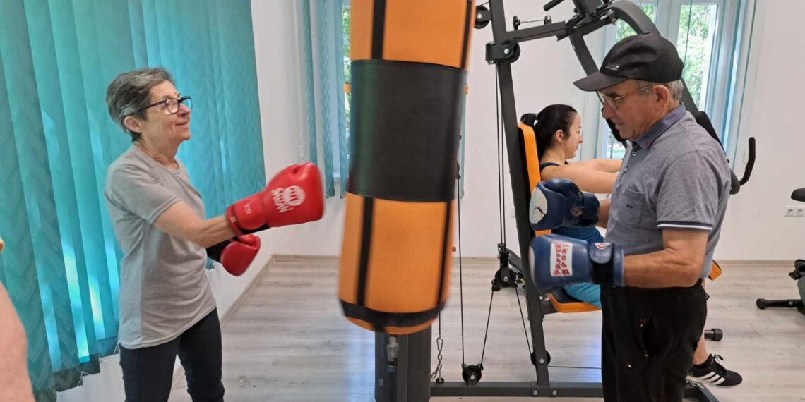 Bunicii formidabili din Salonta. Fac antrenamente de box