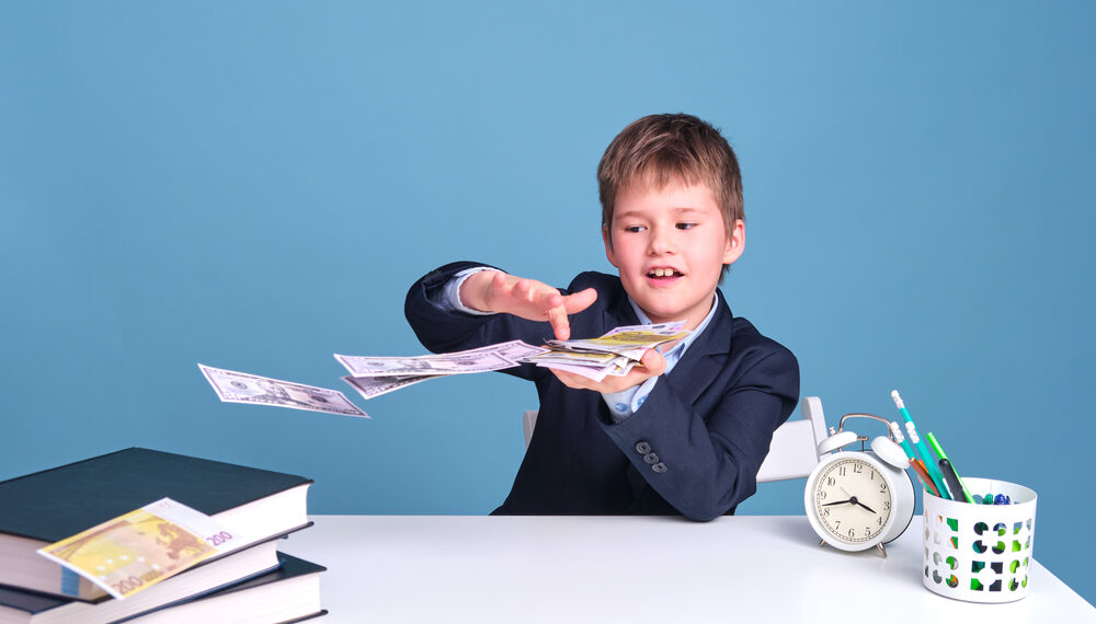 Se schimbă bursele elevilor. Apar bursele tehnologice și cele de excelență olimpică