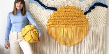 VIDEO. GALERIE. A lăsat un job la bancă pentru a face noduri. Își va prezenta macrame-urile la Casa Darvas