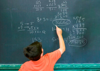 Copiii care intră acum în clasa a V-a, primii care vor da examen suplimentar la admiterea în liceu