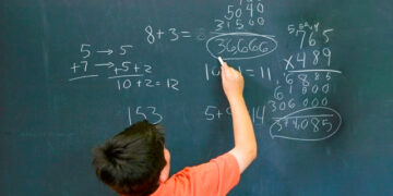 Copiii care intră acum în clasa a V-a, primii care vor da examen suplimentar la admiterea în liceu