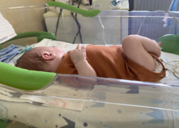 Micuțul Damir, aflat pe Terapie Intensivă la Neonatologie, dus cu Ambulanța Copiilor în germania, la operație