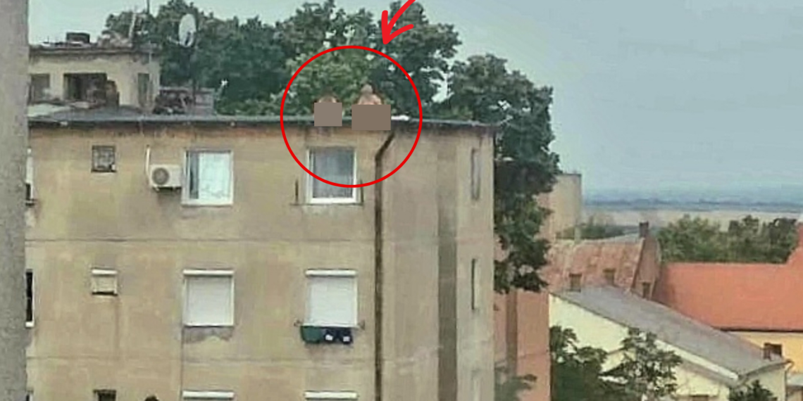 Două exhibiționiste, plajă nud pe bloc