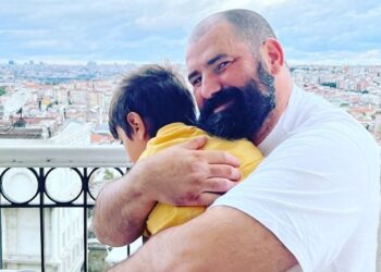 Celebrul chef Adi Hădean, care a stat 7 ani la Oradea unde a avut și un restaurant, trece prin momente grele cu copilul. „100 de zile în care abia respiră„