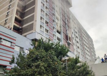 VIDEO. Incendiu la Hotelul Mureș din Băile Felix. 600 de oameni sunt cazați