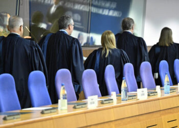 Zece procurori, numiți judecători de Președinte