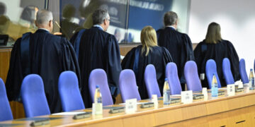 Zece procurori, numiți judecători de Președinte