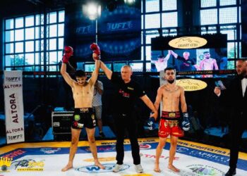 GALERIE. Beiușeanul de 18 ani, Răzvan Chiciu, debut cu un KO spectaculos în repriza a 3-a, la profesioniști, la UFT