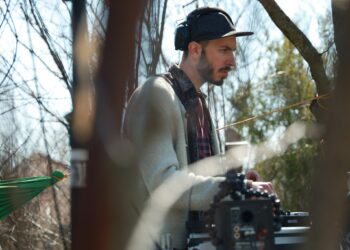 Tânărul care a murit înecat în piscină, fiul unui medic cunoscut  și medic la început de drum. Pasionat de muzică. Melodia în care spunea că și-a pus inima și sufletul