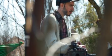 Tânărul care a murit înecat în piscină, fiul unui medic cunoscut  și medic la început de drum. Pasionat de muzică. Melodia în care spunea că și-a pus inima și sufletul