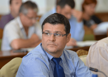 Mai proaspăt, mai curat… Directorul Negrean, „spălat„ de ministrul Educației, „garantat„ de PNL. Dat ca exemplu negativ, dar bun de director și ales local