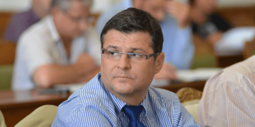 Mai proaspăt, mai curat… Directorul Negrean, „spălat„ de ministrul Educației, „garantat„ de PNL. Dat ca exemplu negativ, dar bun de director și ales local