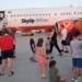 VIDEO. Scandal mare. Clienții unui charter Oradea-Hurghada dați jos pe Aeroportul Oradea de pilotul ucrainean. Unii au leșinat