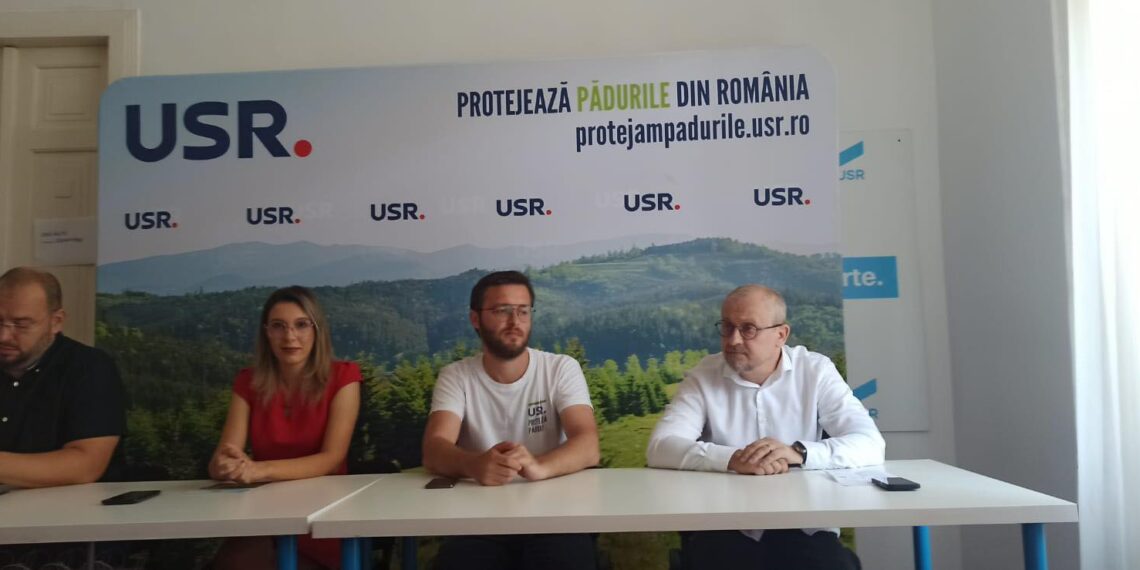 Vor să „rupă” procurorii din „DNA-ul Pădurilor” de interesele locale.„Vrem să ne asigurăm că cei care ne distrug sănătatea, cei care ne încalcă dreptul la un aer curat, cei care îî bat și îi omoară pe pădurari să înceapă să răspundă”