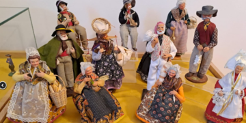 Povestea femeii care a colecționat  3500 de păpuși. Valentina Șerban îi provoacă pe orădeni să aducă o păpușă cu ei la Muzeu
